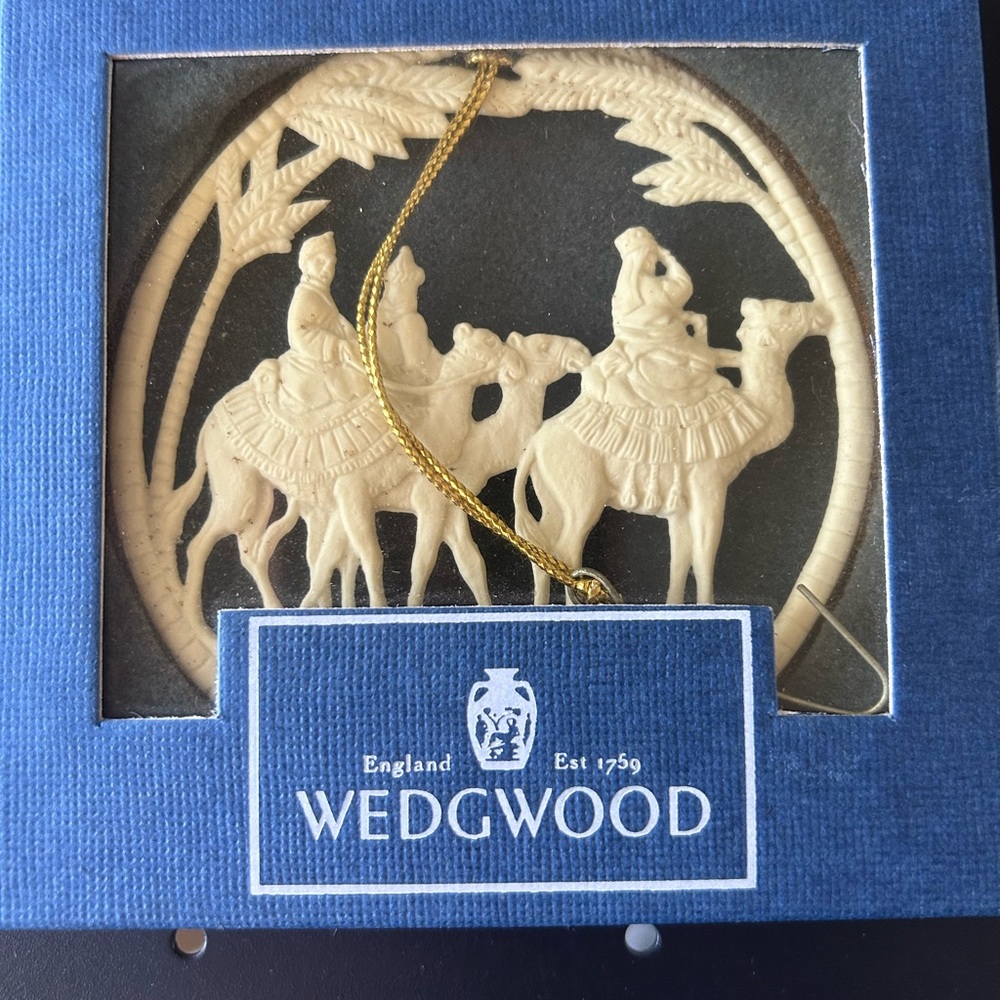 Wedgwood Jasper We Three Kings Magi Ornament - Picture 3 of 4